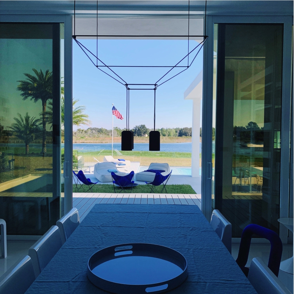 studio pierre eric leger projet floride vue sur la terrasse mobilier contemporain lustre vibia