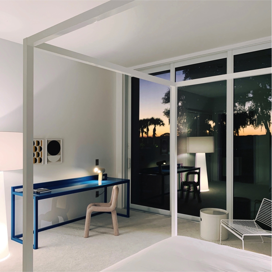 studio pierre eric leger projet floride chambre lampe big shadow cappellini bureau piece unique bleue chaise bold moustache editions lit a baldaquin